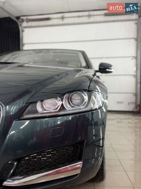 Седан Jaguar XF 2016 в Киеве