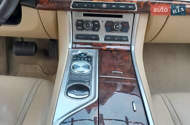 Седан Jaguar XF 2013 в 