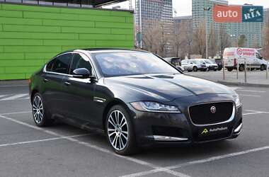 Седан Jaguar XF 2019 в 