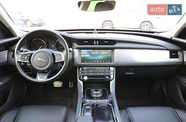 Седан Jaguar XF 2019 в 
