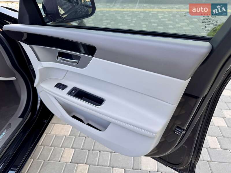 Седан Jaguar XF 2019 в Одессе