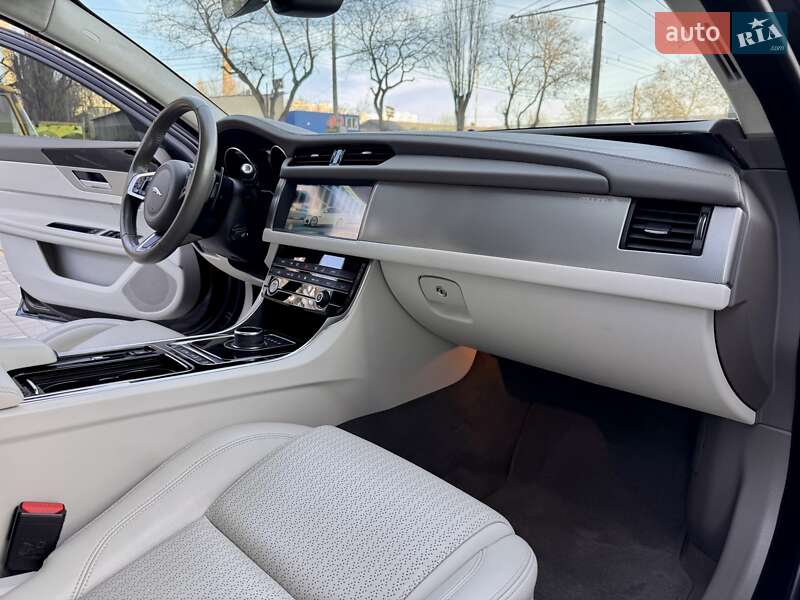 Седан Jaguar XF 2019 в Одессе