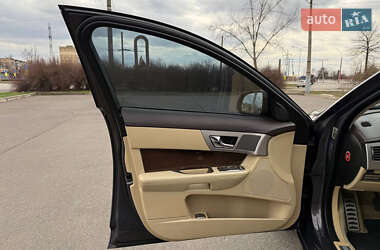 Седан Jaguar XF 2010 в Кривом Роге