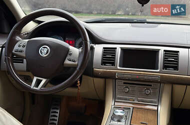 Седан Jaguar XF 2010 в Кривом Роге