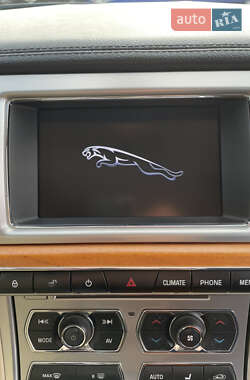 Седан Jaguar XF 2012 в 