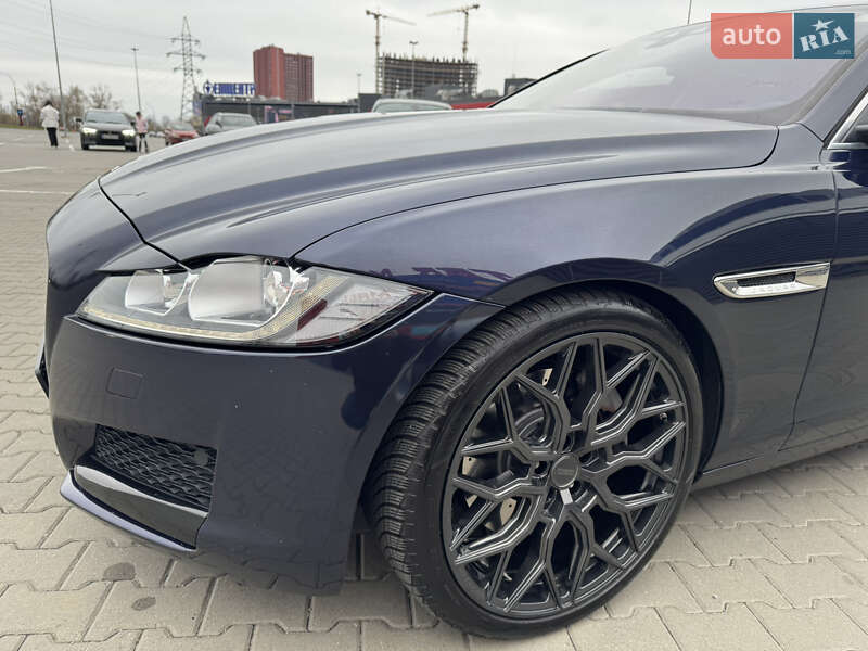 Седан Jaguar XF 2016 в Киеве