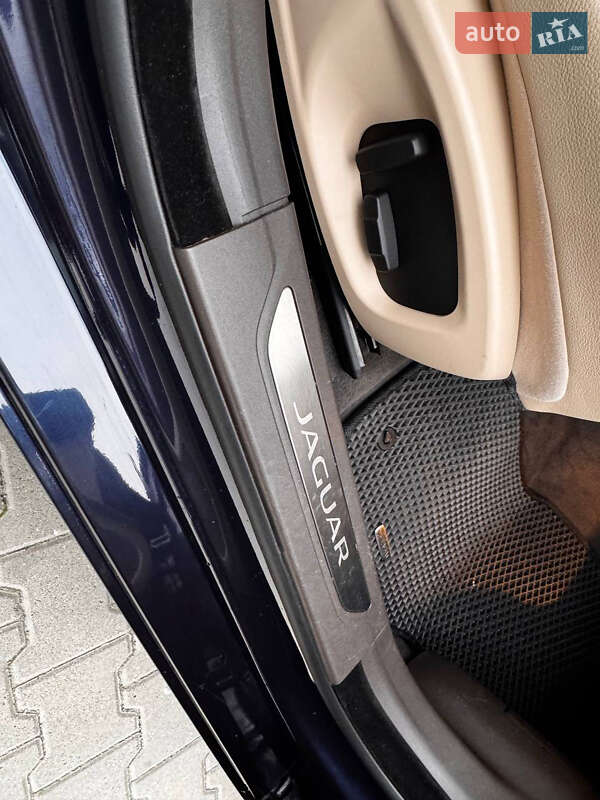 Седан Jaguar XF 2016 в Киеве