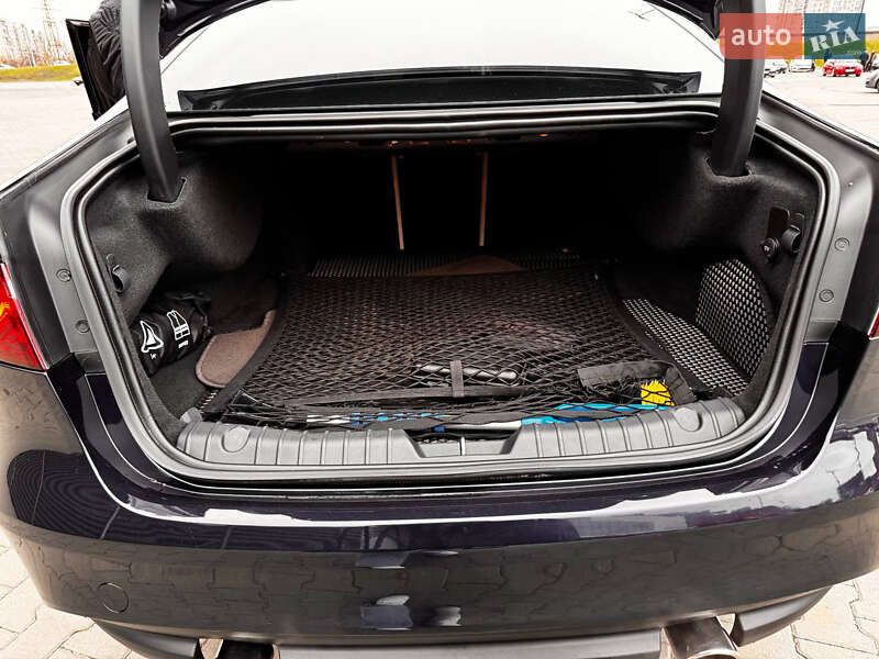 Седан Jaguar XF 2016 в Киеве