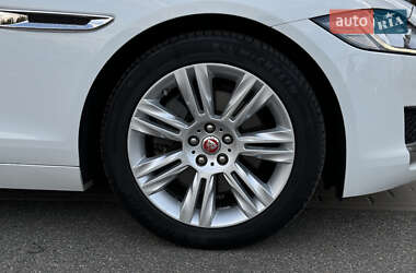 Седан Jaguar XF 2016 в 