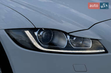Седан Jaguar XF 2016 в 