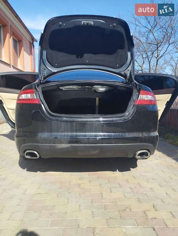 Седан Jaguar XF 2009 в Казатине