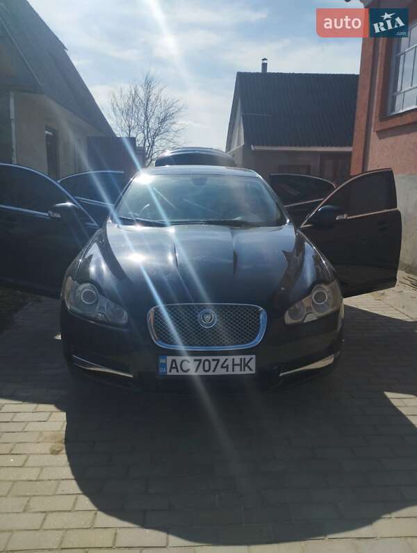 Седан Jaguar XF 2009 в Казатине