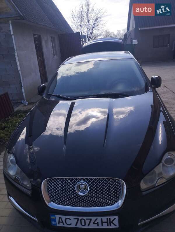Седан Jaguar XF 2009 в Казатине