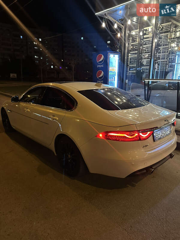 Седан Jaguar XF 2016 в Запоріжжі