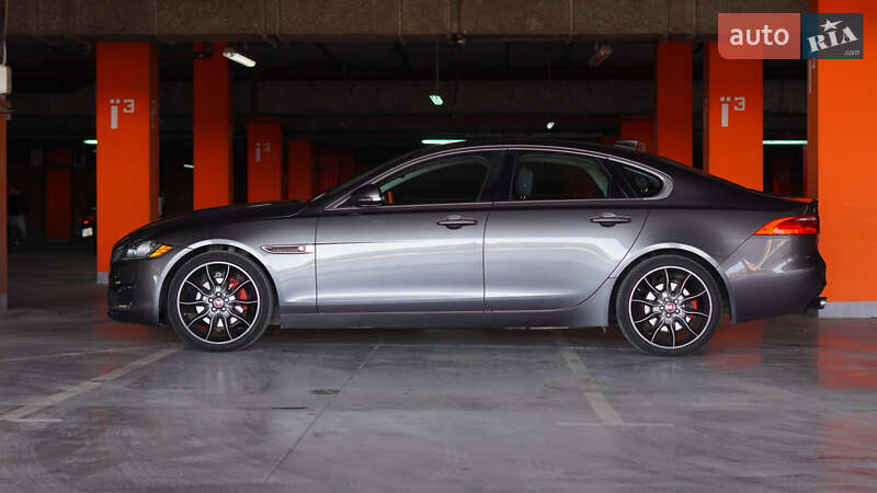 Седан Jaguar XF 2018 в 