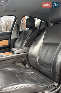 Седан Jaguar XF 2014 в 