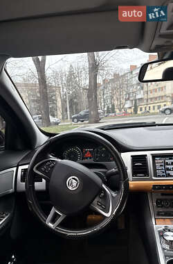 Седан Jaguar XF 2014 в 