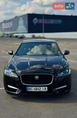 Седан Jaguar XF 2017 в 