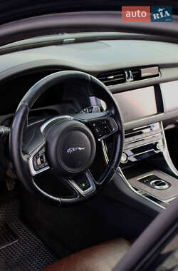Седан Jaguar XF 2017 в Львові