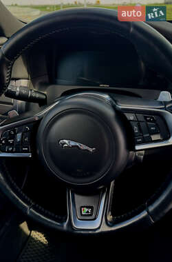 Седан Jaguar XF 2017 в Львові