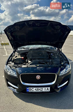 Седан Jaguar XF 2017 в Львові