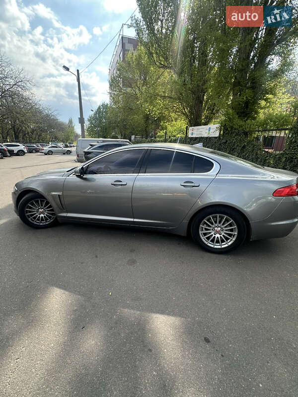 Седан Jaguar XF 2014 в Одесі
