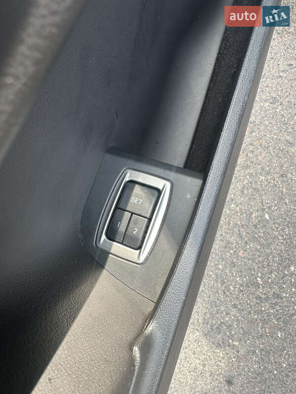 Седан Jaguar XF 2014 в Одесі