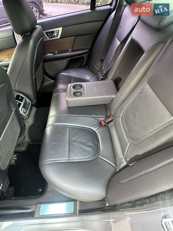 Седан Jaguar XF 2014 в Одесі
