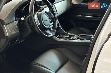 Седан Jaguar XF 2016 в 