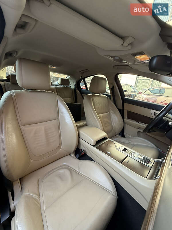 Седан Jaguar XF 2013 в Киеве