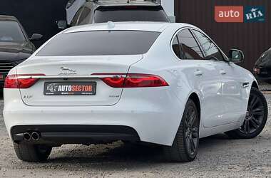 Седан Jaguar XF 2017 в 