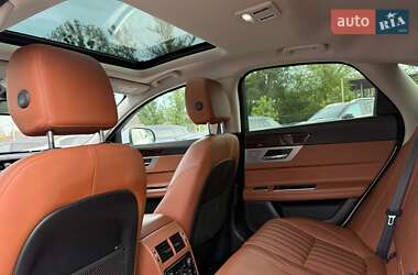 Седан Jaguar XF 2017 в 