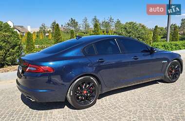 Седан Jaguar XF 2013 в 