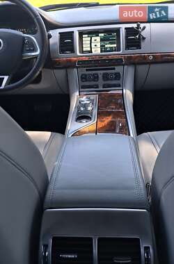 Седан Jaguar XF 2013 в 