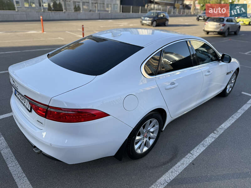 Седан Jaguar XF 2017 в Киеве