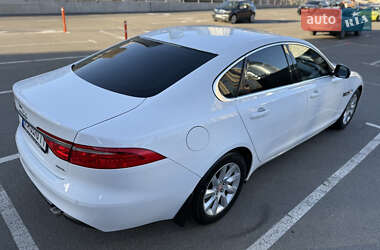 Седан Jaguar XF 2017 в 
