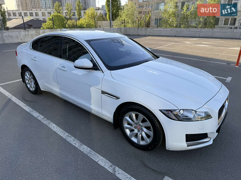 Седан Jaguar XF 2017 в Киеве