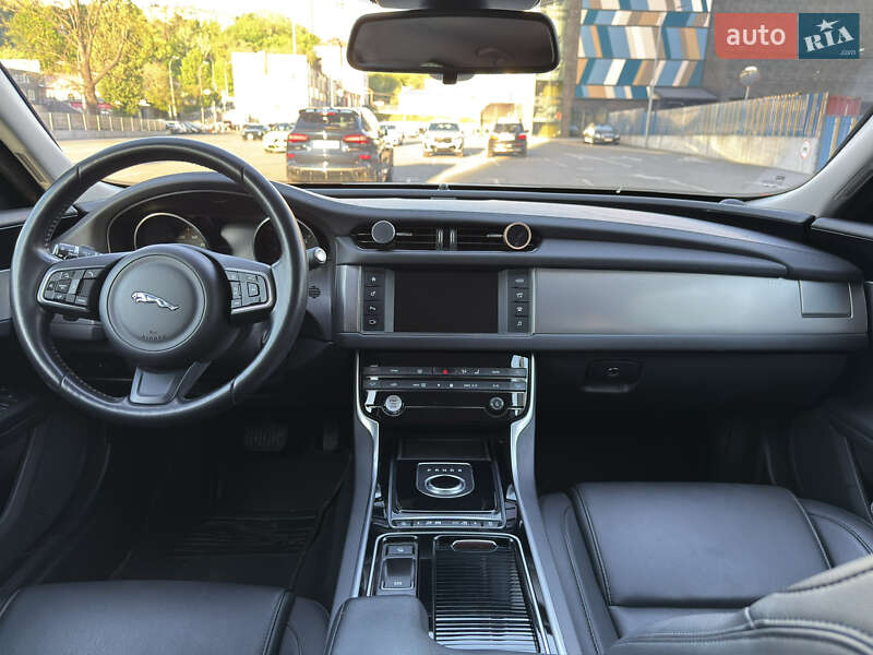 Седан Jaguar XF 2017 в Киеве