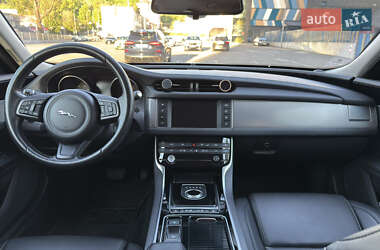 Седан Jaguar XF 2017 в 