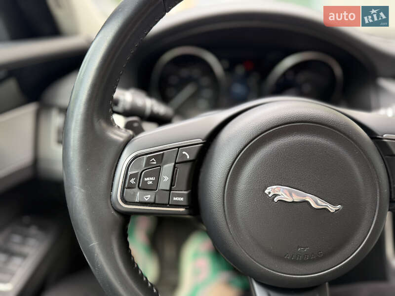 Седан Jaguar XF 2017 в Киеве