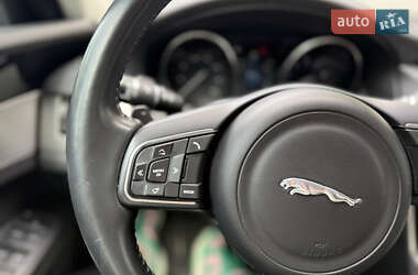 Седан Jaguar XF 2017 в 