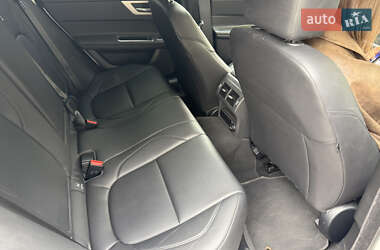 Седан Jaguar XF 2017 в 
