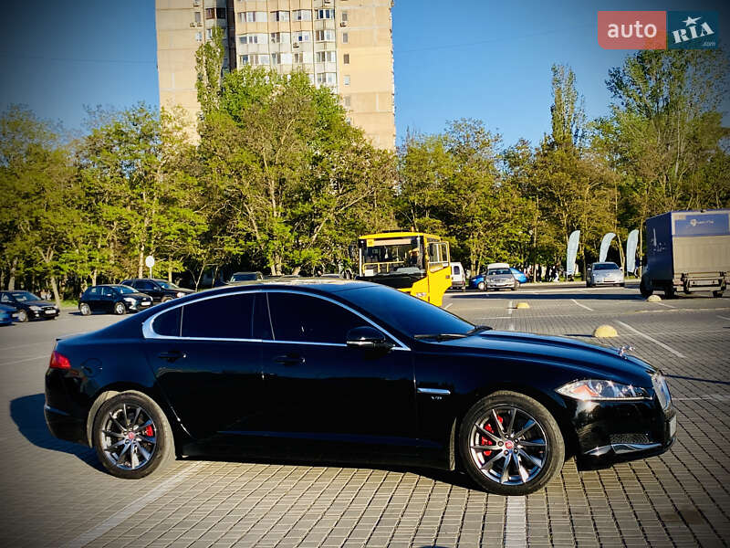 Седан Jaguar XF 2013 в 