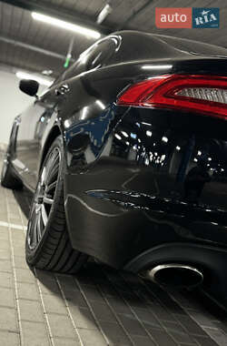 Седан Jaguar XF 2012 в 