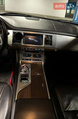 Седан Jaguar XF 2012 в 