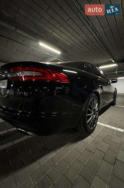Седан Jaguar XF 2012 в 