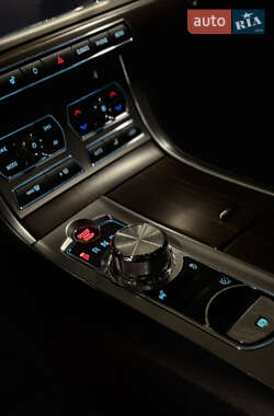 Седан Jaguar XF 2012 в 