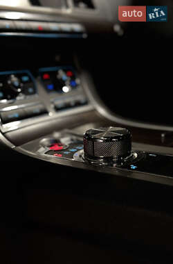 Седан Jaguar XF 2012 в 