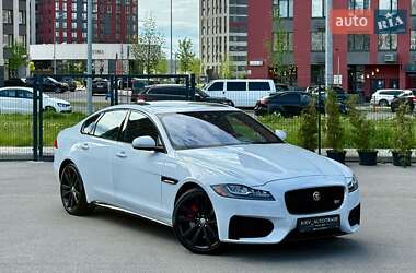 Седан Jaguar XF 2015 в 