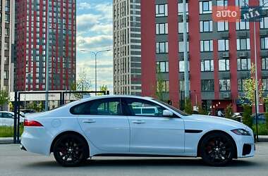 Седан Jaguar XF 2015 в 